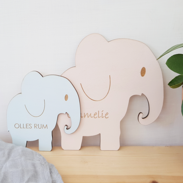 Elefant namnskylt i trä | Personlig skylt till barnrum