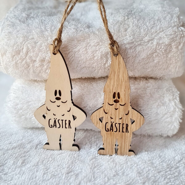Gäster, hängande skylt tomte