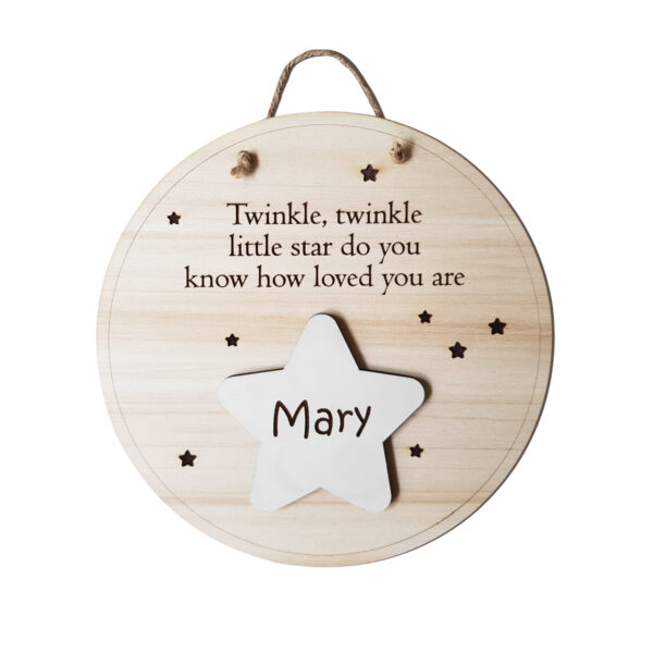 Twinkle little Star. Namntavla trä, valfri färg på stjärnan
